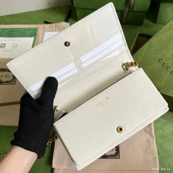 First bag ru chain x with Gucci Adidas wallet 0519